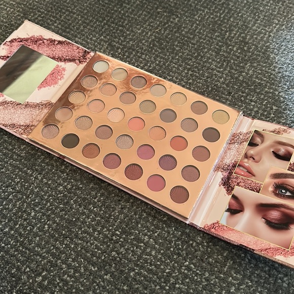 Ellen Tracy Rosy Nudes Eyeshadow Palette BRAND NEW. - Picture 3 of 4